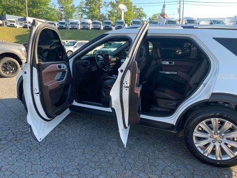 Certified 2024 Ford Explorer King Ranch w/ Technology Package AWD/4WD image 19