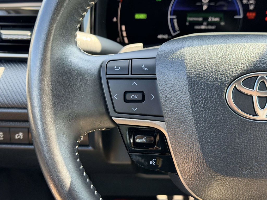 Certified 2025 Toyota Camry SE FWD image 8