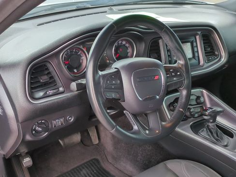 Used 2016 Dodge Challenger SXT RWD image 13