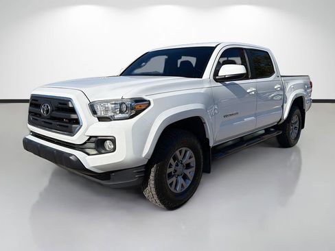 Used 2017 Toyota Tacoma SR5 w/ Tow Package image 7
