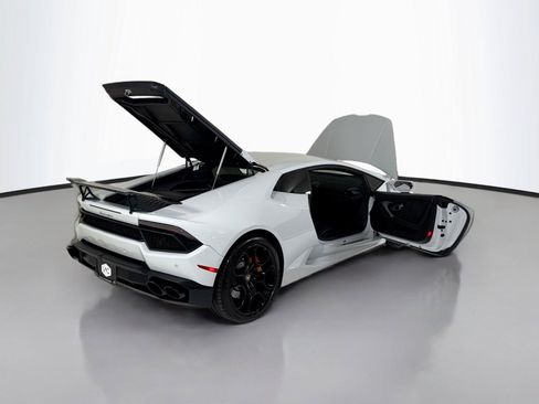 Used 2018 Lamborghini Huracan LP 580-2 RWD image 40
