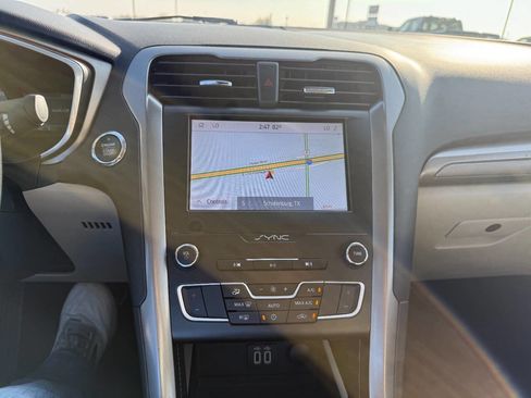 Used 2020 Ford Fusion SE image 15