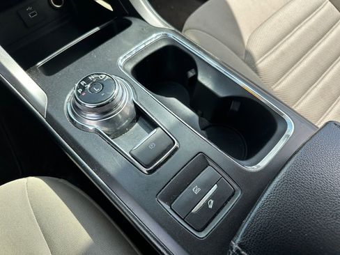 Used 2018 Ford Fusion SE FWD image 15