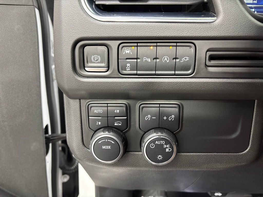Used 2022 Chevrolet Suburban LT AWD/4WD image 34