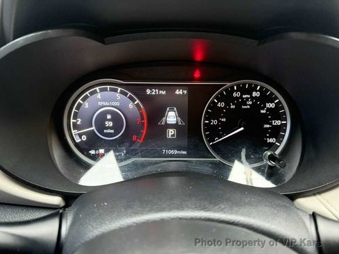 Used 2022 Nissan Versa SV FWD image 15