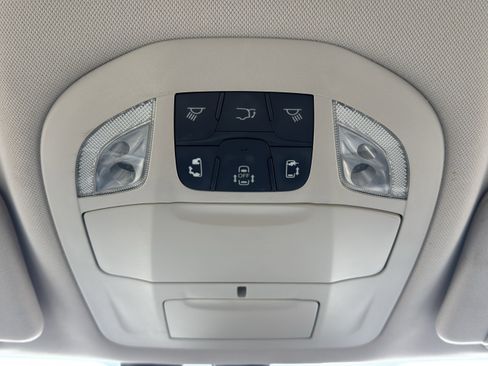 Used 2019 Chrysler Pacifica Limited w/ Advanced Safetytec Group image 39