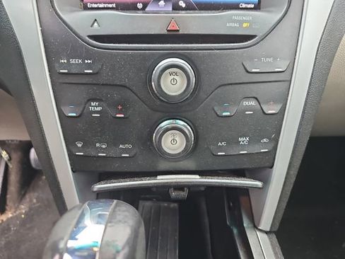 Used 2013 Ford Explorer XLT image 22