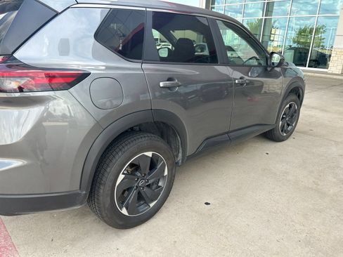 Used 2025 Nissan Rogue SV AWD/4WD image 9