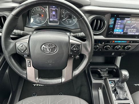 Used 2016 Toyota Tacoma TRD Sport image 14