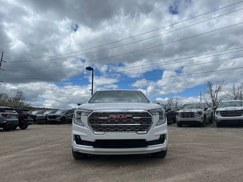 Used 2023 GMC Terrain Denali w/ LPO, Floor Liner Package AWD/4WD image 3
