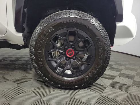 Used 2025 Toyota Tacoma TRD Pro AWD/4WD image 11