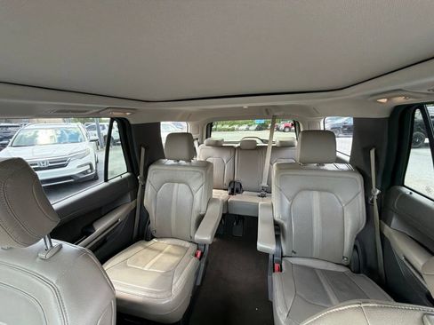 Used 2019 Ford Expedition Limited w/ Equipment Group 302A RWD image 10