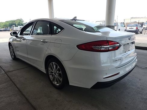Used 2019 Ford Fusion SE FWD image 4