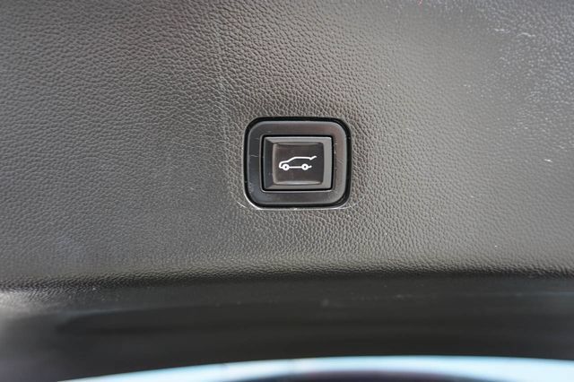 Used 2020 Chevrolet Traverse LT w/ Driver Confidence II Package AWD/4WD image 9