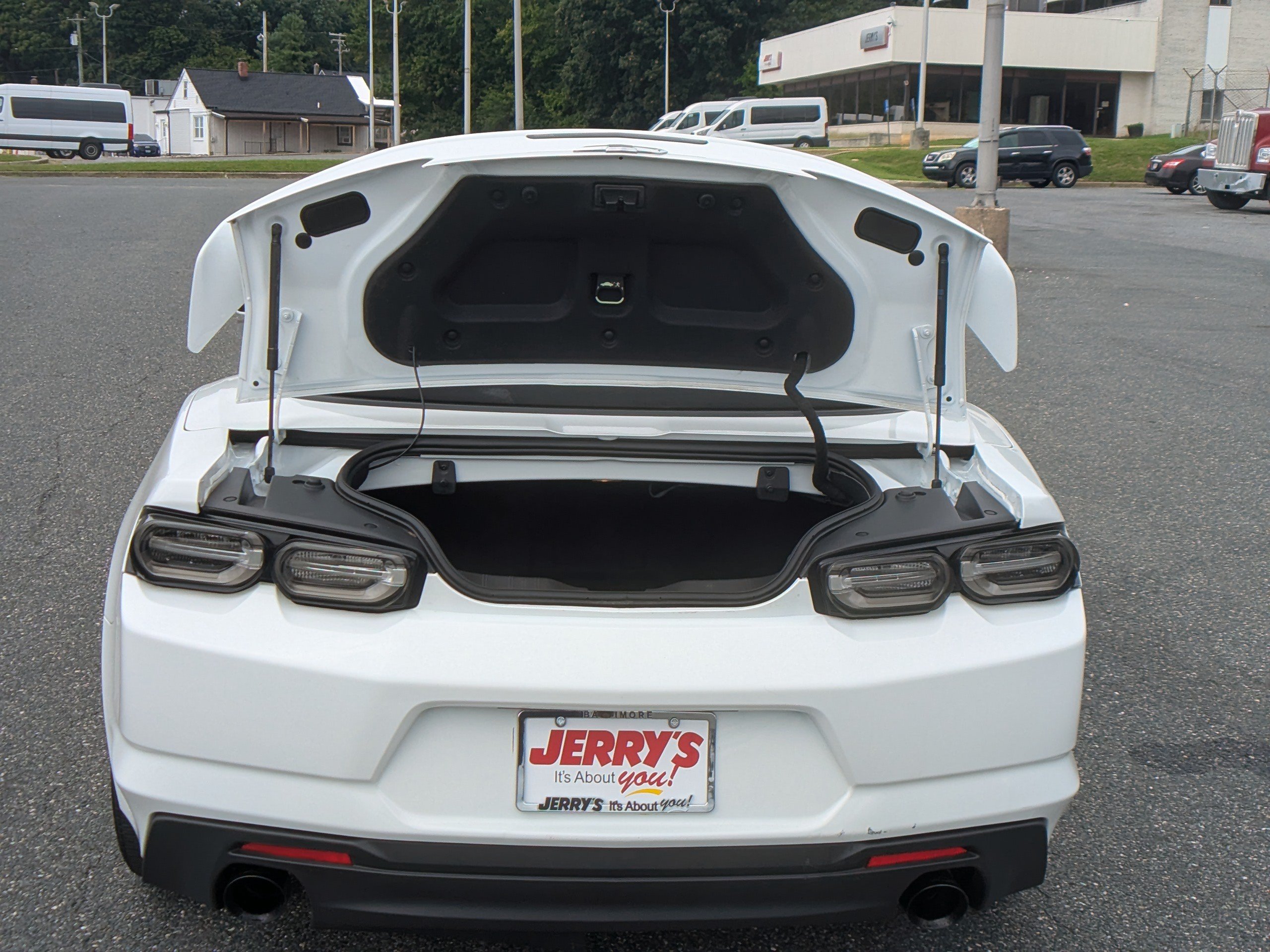 Used 2024 Chevrolet Camaro LT RWD image 8