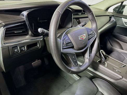 Used 2017 Cadillac XT5 Luxury image 9