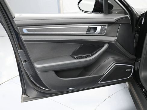Certified 2022 Porsche Panamera Platinum Edition image 15