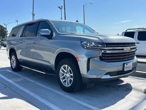 Used 2024 Chevrolet Suburban LT RWD image 2