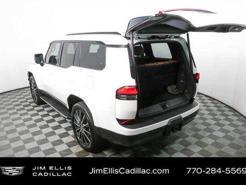 Used 2024 Lexus GX 550 w/ Accessory Package (2T) AWD/4WD image 30