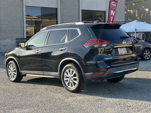 Certified 2018 Nissan Rogue SV image 4