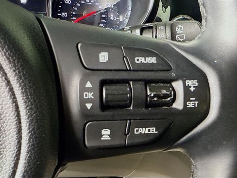 Used 2018 Kia Sedona SX image 15