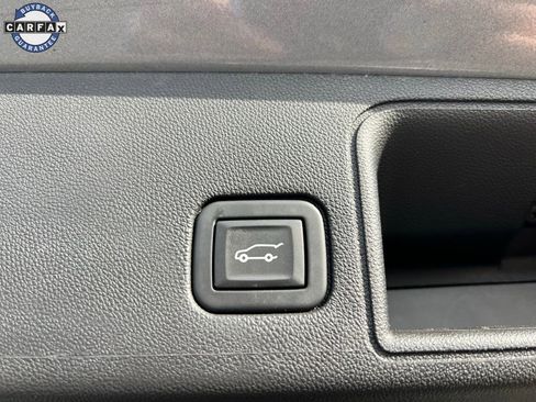 Used 2023 GMC Terrain SLT image 28