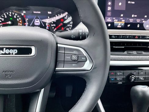 Used 2024 Jeep Compass Latitude image 26