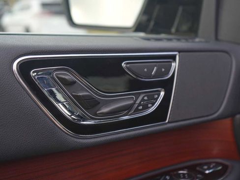 Used 2024 Lincoln Navigator Reserve AWD/4WD image 12