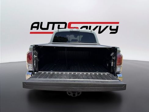 Used 2022 Toyota Tacoma TRD Off-Road AWD/4WD image 18