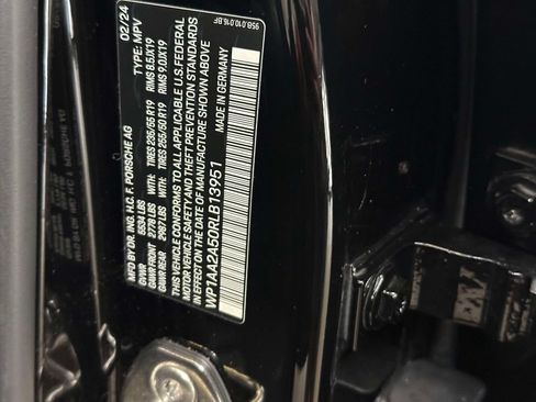 Used 2024 Porsche Macan AWD/4WD image 12