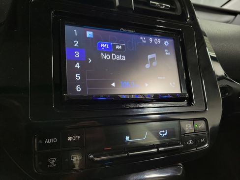 Used 2017 Toyota Prius Four w/ Advanced Technology Package FWD image 20