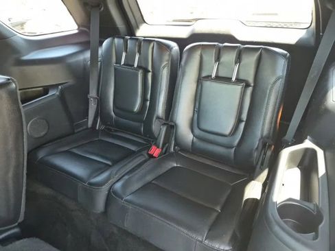 Used 2016 Ford Explorer XLT w/ Equipment Group 202A AWD/4WD image 11