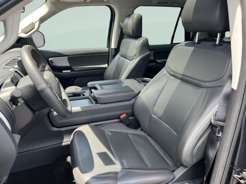 Used 2025 Ford Expedition Active AWD/4WD image 12
