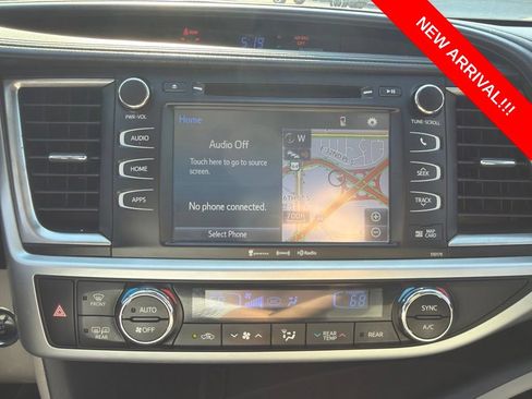 Used 2018 Toyota Highlander XLE AWD/4WD image 9