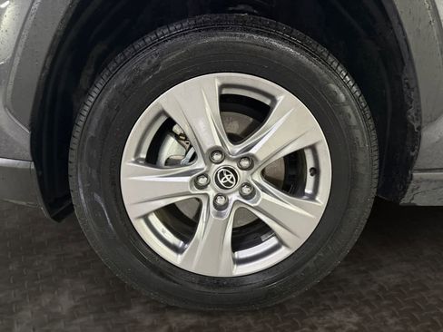 Used 2025 Toyota RAV4 XLE AWD/4WD image 20