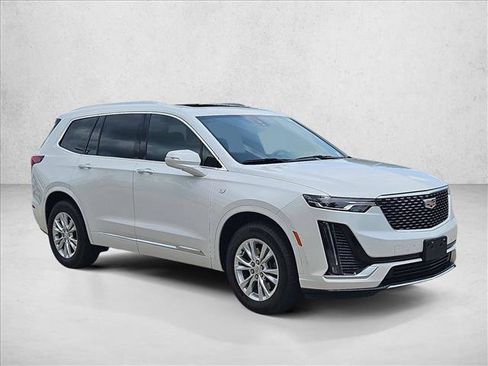 Used 2024 Cadillac XT6 Luxury FWD image 3