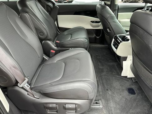 Used 2024 Kia Carnival SX Prestige image 29