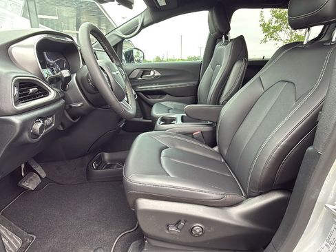 New 2026 Chrysler Voyager LX image 10