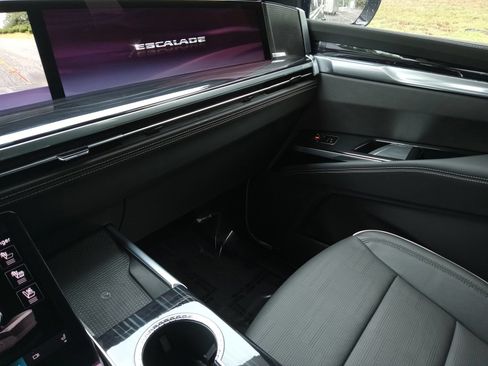 Used 2026 Cadillac Escalade ESV Sport w/ LPO, ONYX Package AWD/4WD image 19