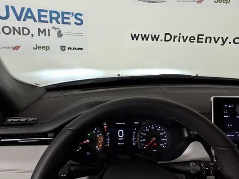 Used 2025 Jeep Compass Limited image 26