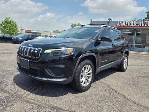 Used 2020 Jeep Cherokee Latitude w/ Safety Group AWD/4WD image 2