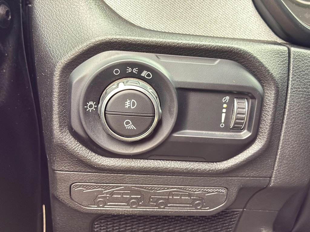 Used 2025 Jeep Gladiator Sport AWD/4WD image 39
