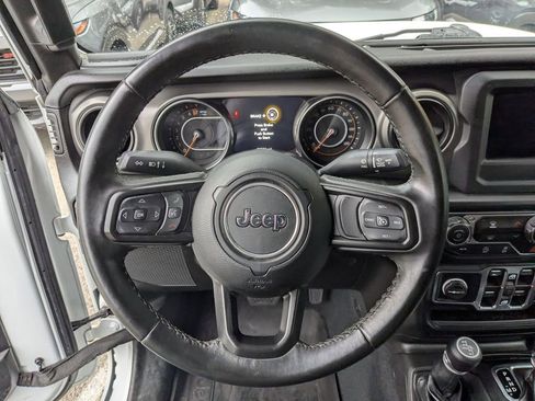 Used 2022 Jeep Gladiator Willys image 15