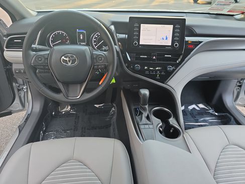 Used 2024 Toyota Camry SE image 19