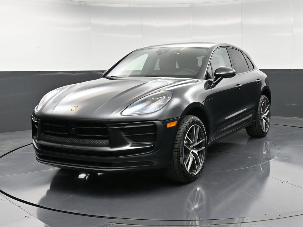 Certified 2026 Porsche Macan AWD/4WD image 6