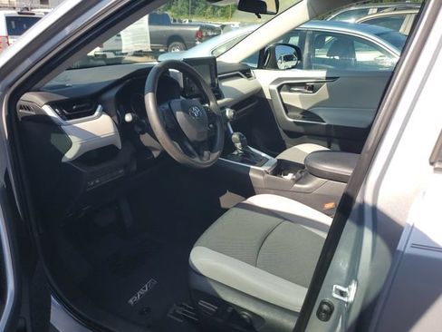Used 2021 Toyota RAV4 XLE w/ Convenience Package FWD image 7