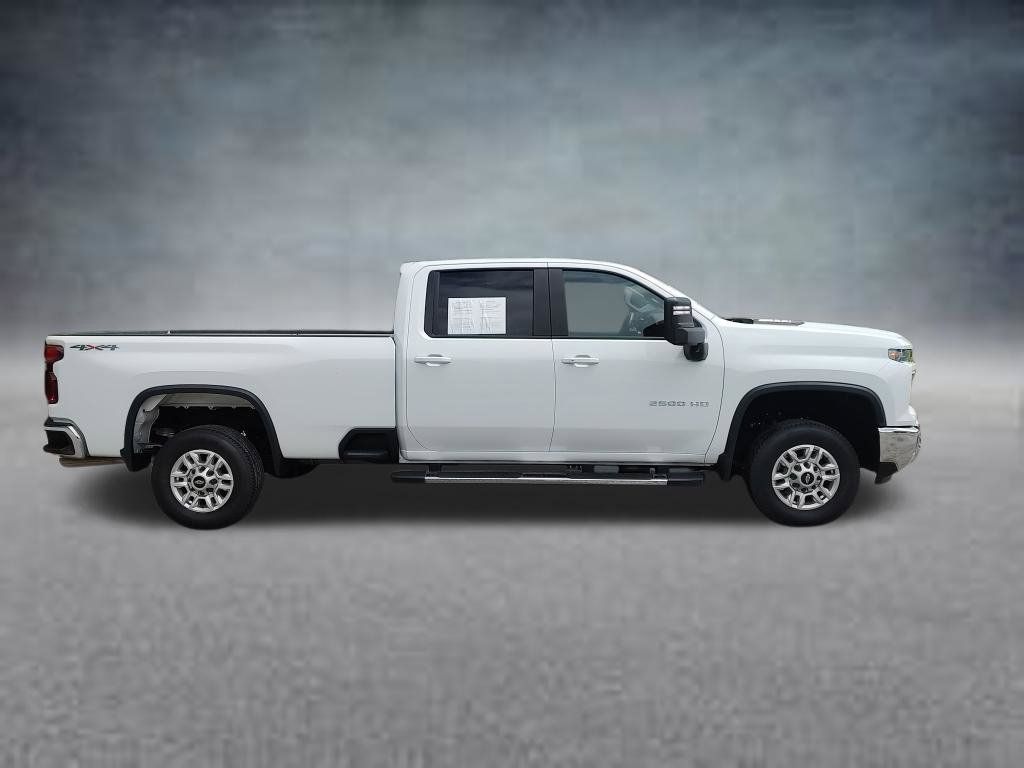 Used 2025 Chevrolet Silverado 2500 LT w/ Convenience Package AWD/4WD image 8