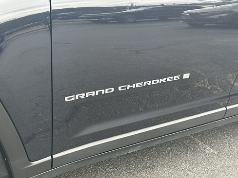 Used 2024 Jeep Grand Cherokee Limited AWD/4WD image 14