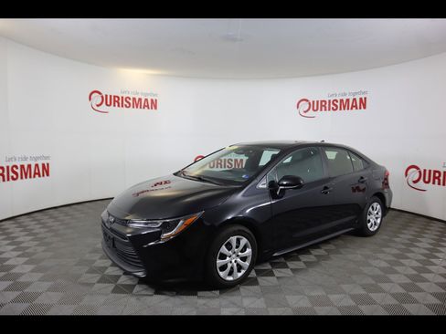 Used 2025 Toyota Corolla LE FWD image 4