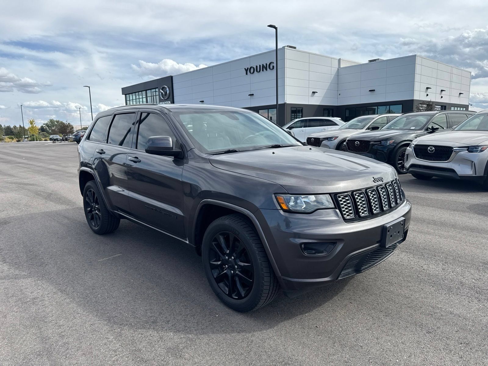 Used 2018 Jeep Grand Cherokee Altitude AWD/4WD image 1